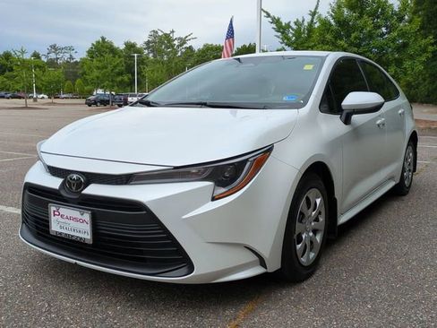 Used 2025 Toyota Corolla LE FWD image 8