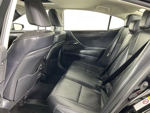 Used 2019 Lexus ES 300h w/ Luxury Package image 14