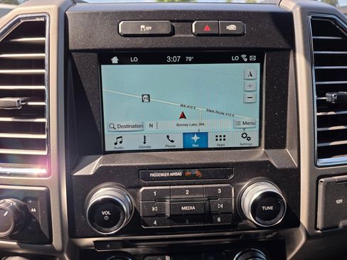 Used 2016 Ford F150 Lariat w/ Equipment Group 502A Luxury AWD/4WD image 13