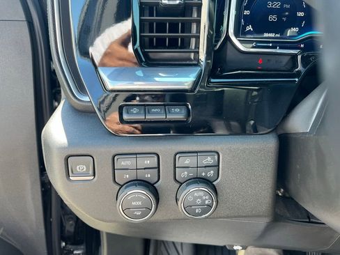 Used 2025 Chevrolet Silverado 1500 High Country w/ Midnight Edition AWD/4WD image 14