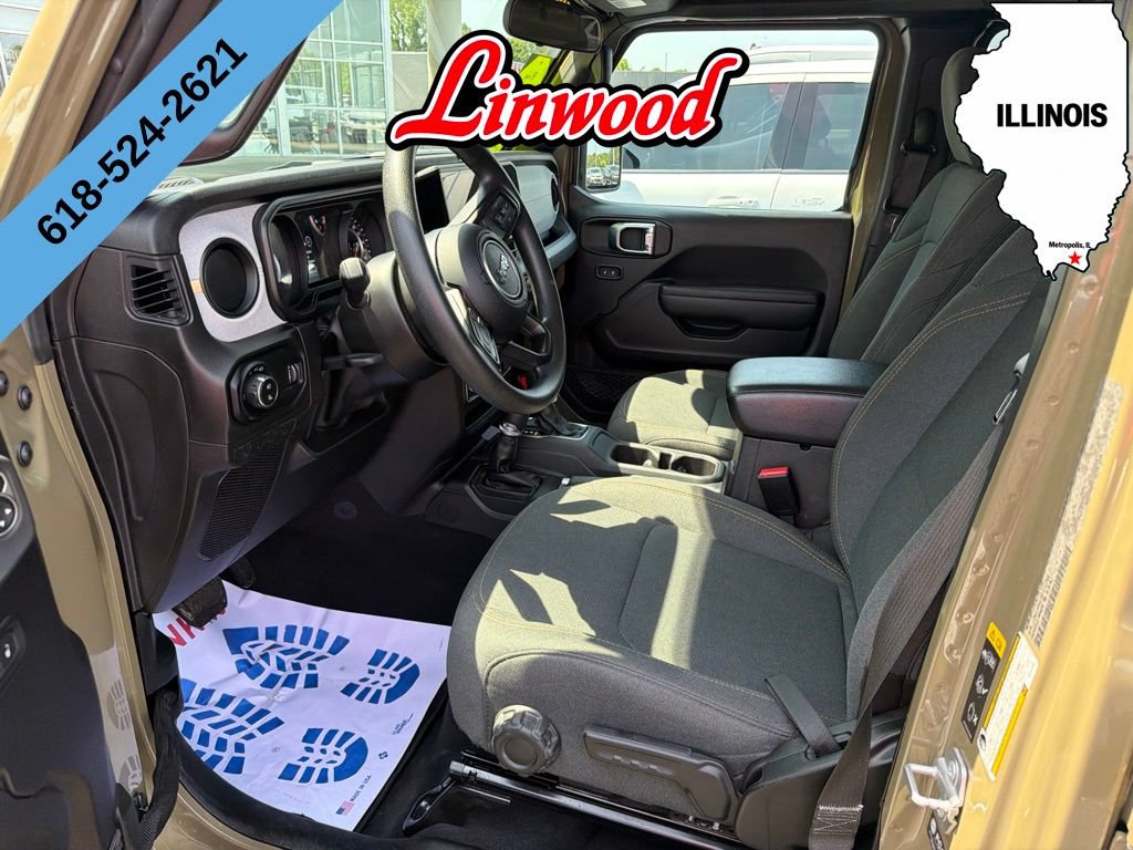 Used 2025 Jeep Gladiator Sport AWD/4WD image 13