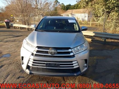 Used 2017 Toyota Highlander XLE image 12