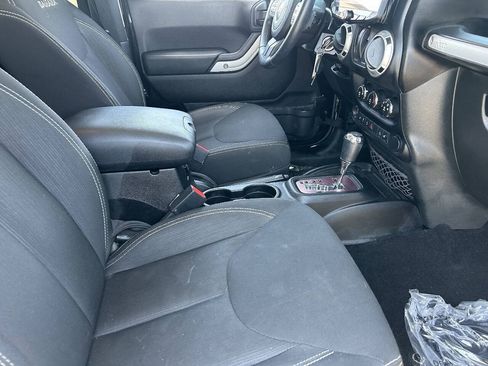 Used 2016 Jeep Wrangler Sahara w/ Connectivity Group AWD/4WD image 12