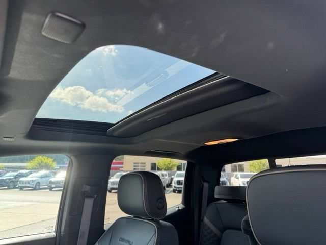 Used 2024 GMC Canyon Denali AWD/4WD image 18