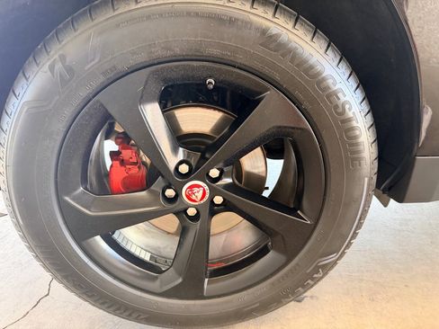 Used 2018 Jaguar F-PACE Premium image 50