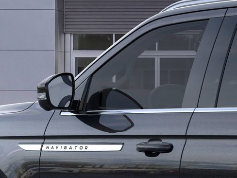 New 2026 Lincoln Navigator L Premier AWD/4WD image 20