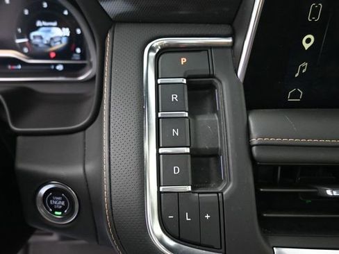 Used 2024 GMC Yukon AT4 w/ Technology Package AWD/4WD image 27