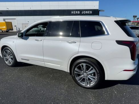 Used 2025 Cadillac XT6 Premium Luxury image 7