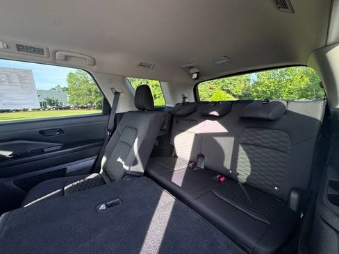 Certified 2024 Nissan Pathfinder SV image 27