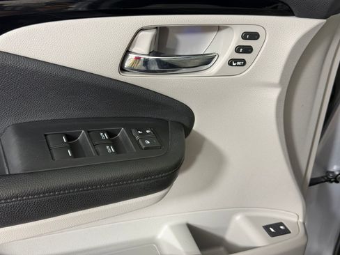 Used 2017 Honda Pilot Touring image 14