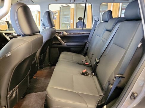 Used 2015 Lexus GX 460 AWD/4WD image 9