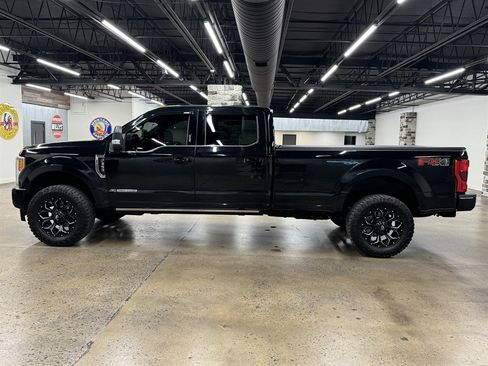 Used 2019 Ford F350 Platinum w/ Platinum Ultimate Package AWD/4WD image 4