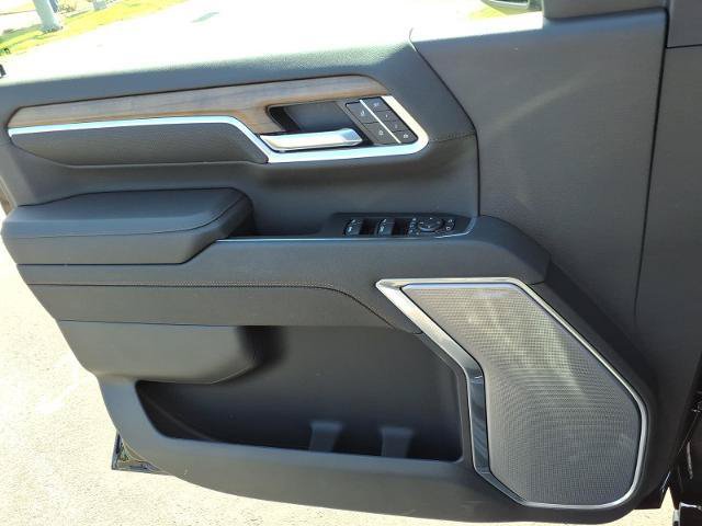 New 2026 Chevrolet Silverado 2500 High Country w/ High Country Premium Package AWD/4WD image 9
