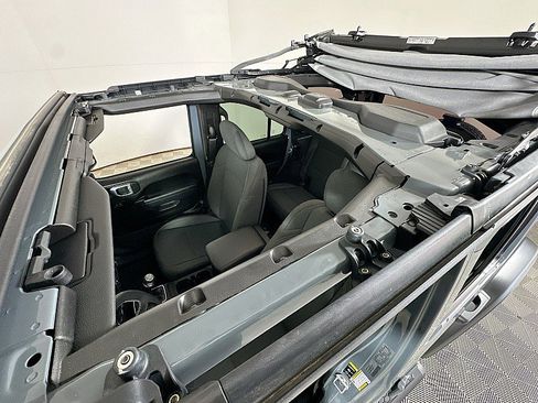 Used 2025 Jeep Wrangler Unlimited Sport AWD/4WD image 14