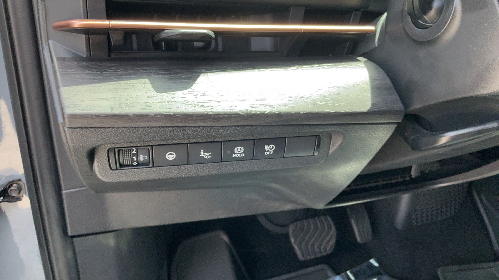 Certified 2025 Nissan Ariya FWD image 24