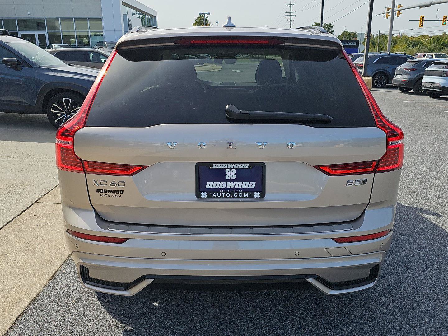 Used 2024 Volvo XC60 B5 Ultimate w/ Protection Package Premier AWD/4WD image 6