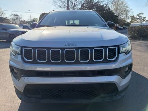 Used 2024 Jeep Compass Latitude image 8