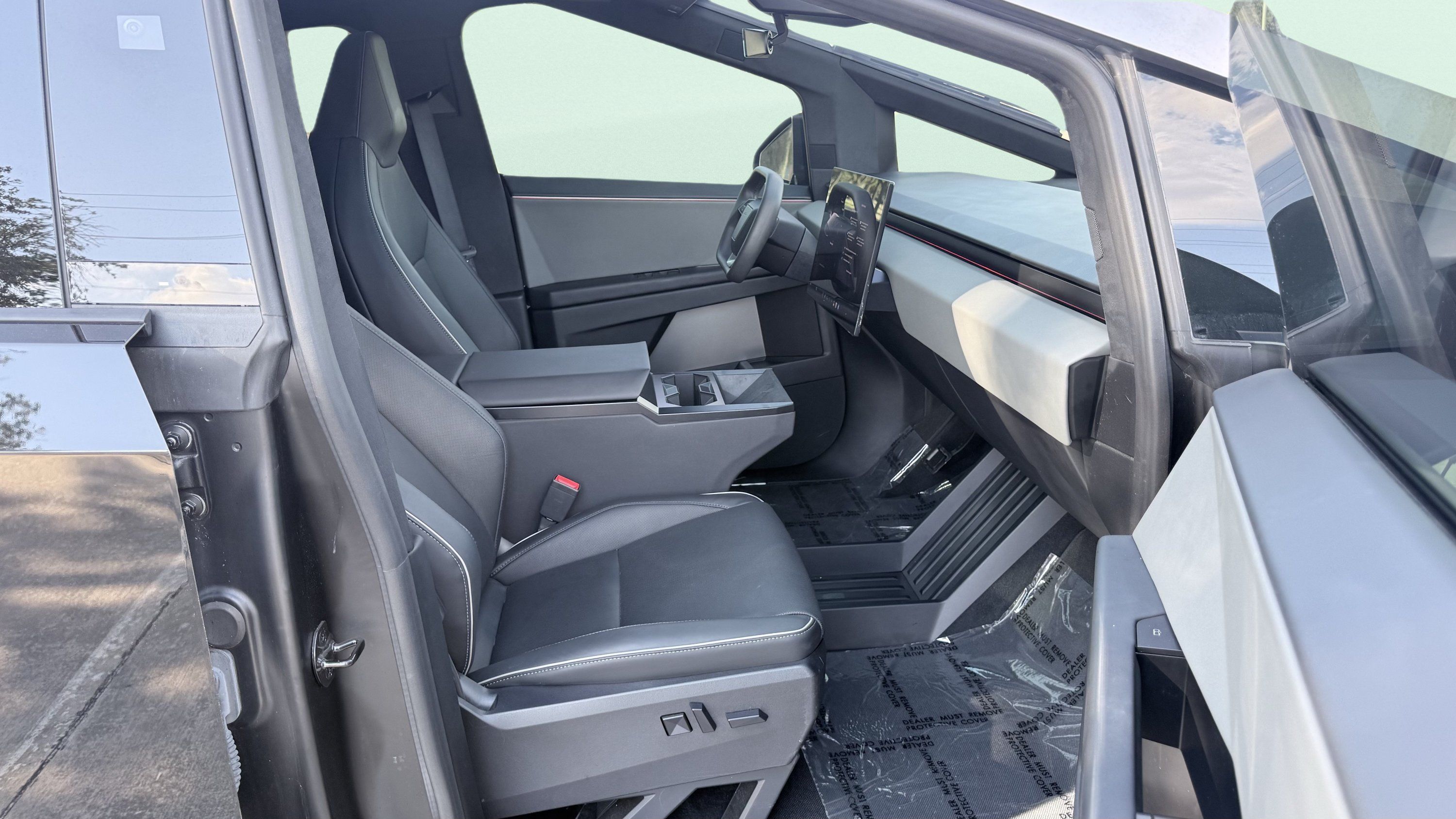 Used 2024 Tesla Cybertruck AWD Crew Cab image 39