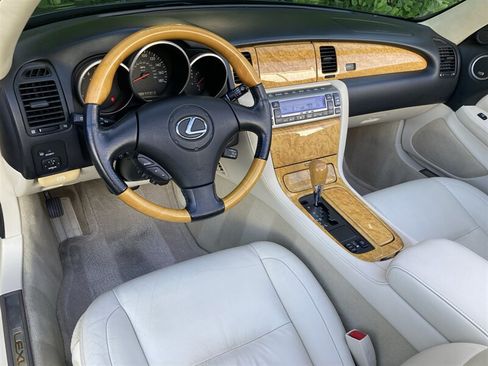 Used 2005 Lexus SC 430 Convertible RWD image 18