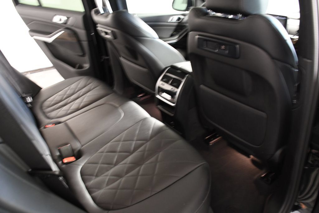 Used 2023 BMW X5 xDrive40i AWD/4WD image 22