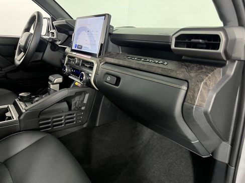 Used 2024 Toyota Tacoma Limited image 31