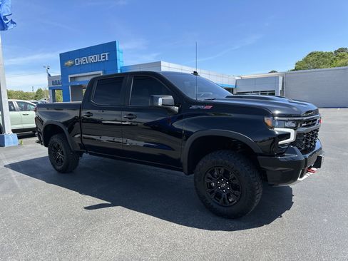 Used 2024 Chevrolet Silverado 1500 ZR2 w/ Technology Package AWD/4WD image 1