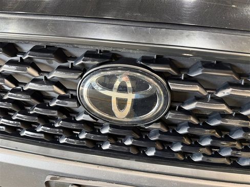 Used 2022 Toyota Corolla Cross LE image 31