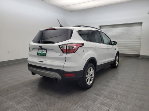 Used 2018 Ford Escape SE w/ SE Sync 3 Package FWD image 9