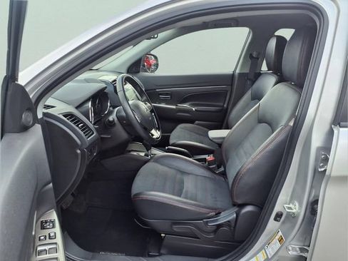 Used 2025 Mitsubishi Outlander Sport SE AWD/4WD image 18