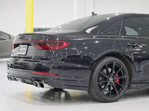 Used 2022 Audi S8 w/ S8 Comfort Plus Package image 10