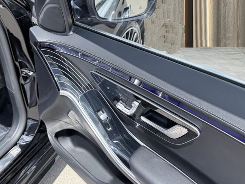 Used 2022 Mercedes-Benz S 580 4MATIC Sedan w/ AMG Line Package image 38