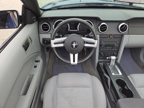 Used 2006 Ford Mustang Convertible RWD image 21