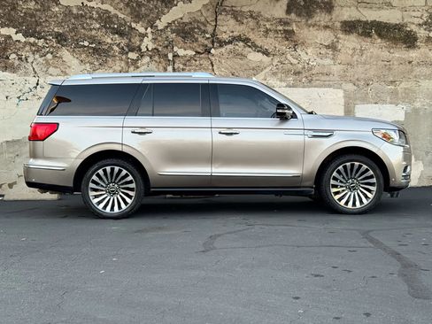 Used 2018 Lincoln Navigator Reserve w/ Technology Package image 3