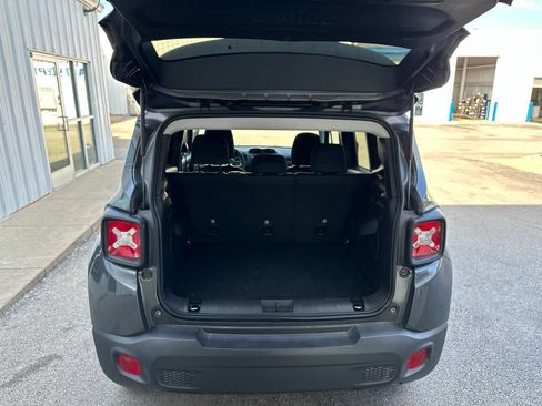Used 2023 Jeep Renegade Altitude AWD/4WD image 4