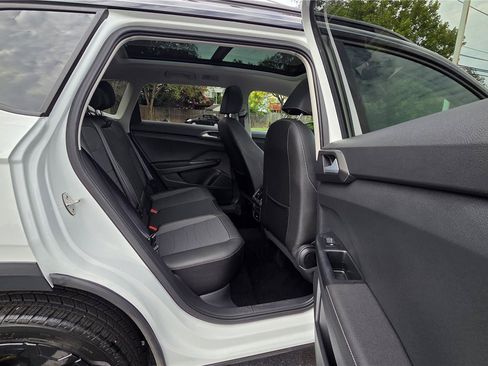 Certified 2025 Volkswagen Taos SE AWD/4WD image 36