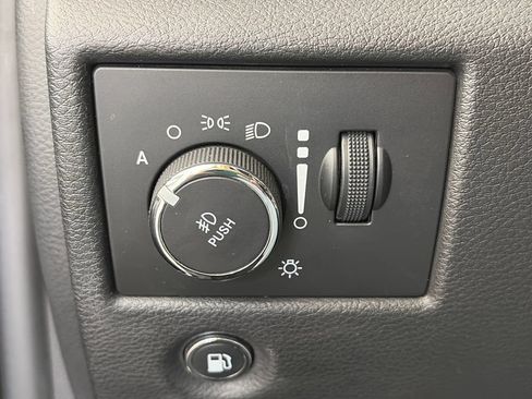 Used 2018 Jeep Grand Cherokee Altitude AWD/4WD image 24