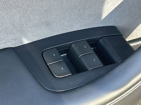 Used 2024 Tesla Model Y Long Range RWD image 18