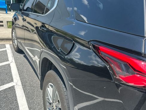 Used 2023 Chevrolet Traverse LT FWD image 3