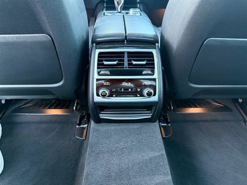 Used 2018 BMW 750i xDrive image 27