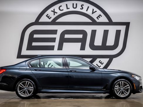 Used 2019 BMW 740i w/ Executive Package image 8