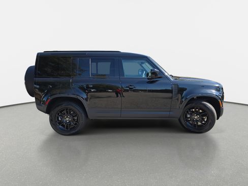 New 2025 Land Rover Defender 110 S image 4
