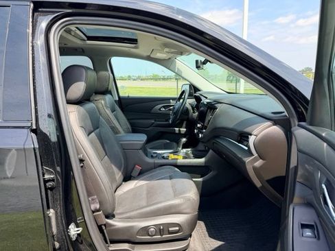Used 2020 Chevrolet Traverse Premier w/ Redline Edition AWD/4WD image 11