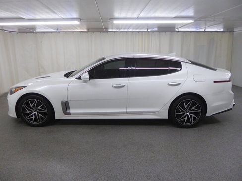 Used 2019 Kia Stinger image 4