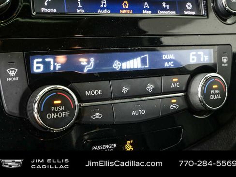 Used 2020 Nissan Rogue SL w/ Premium Package FWD image 16