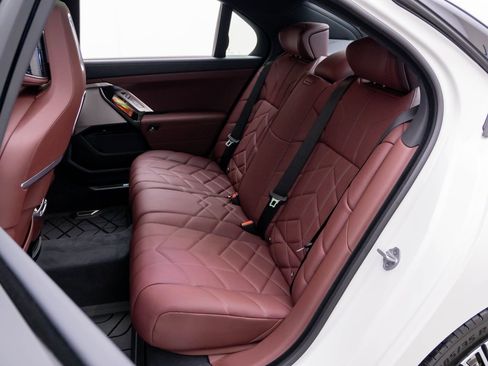 New 2026 BMW i7 xDrive60 w/ Executive Package image 20