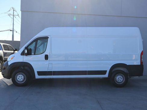 Used 2024 RAM ProMaster 2500 w/ Convenience Group image 2