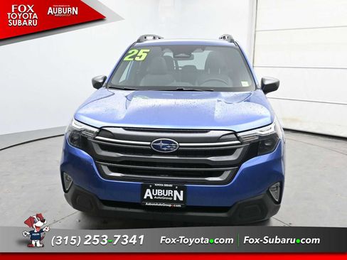 Used 2025 Subaru Forester Premium image 3