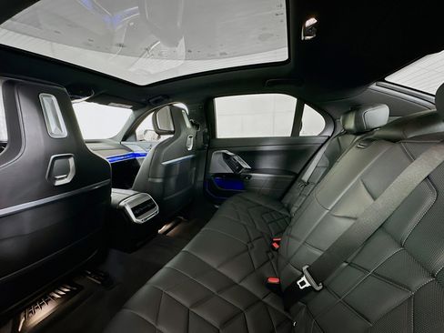 Used 2023 BMW 760i xDrive image 23