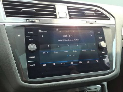 Used 2024 Volkswagen Tiguan SE w/ Panoramic Sunroof Package AWD/4WD image 26