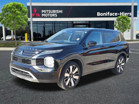 Used 2024 Mitsubishi Outlander SE Black Edition FWD image 2